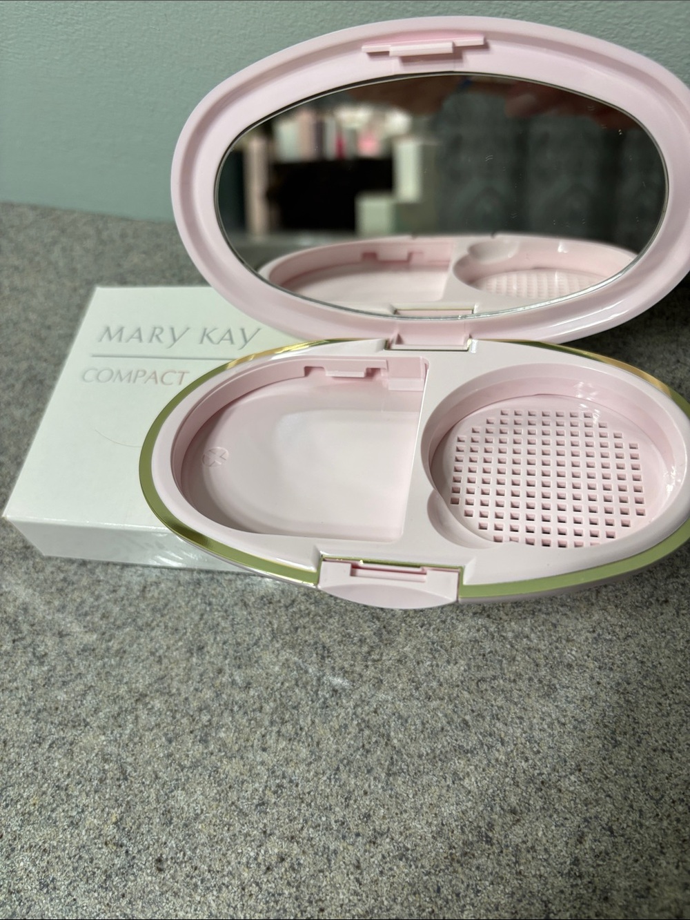 NWT Mary Kay Pink Travel Compact Mirror Case